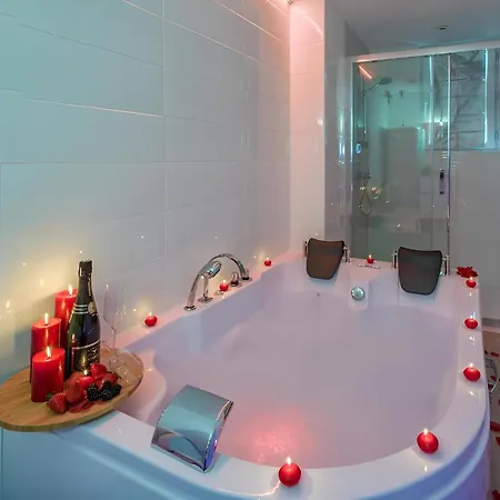 Balneo Hyper Centre, Calme, Equipe, Proche Gare, Wifi Apartment Troyes