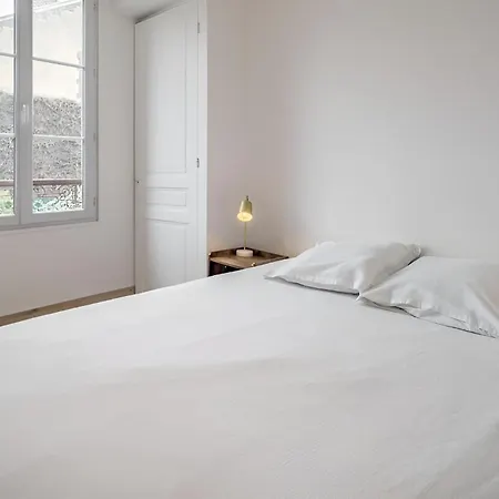 Apartment Balneo Hyper Centre, Calme, Equipe, Proche Gare, Wifi Troyes