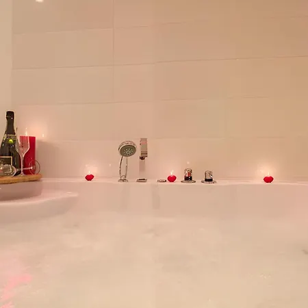 Balnéo Hyper Centre, Calme, Equipé, Proche Gare, Wifi Appartement *