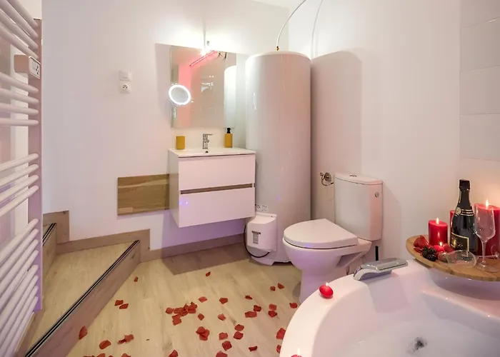 Balnéo Hyper Centre, Calme, Equipé, Proche Gare, Wifi * Troyes